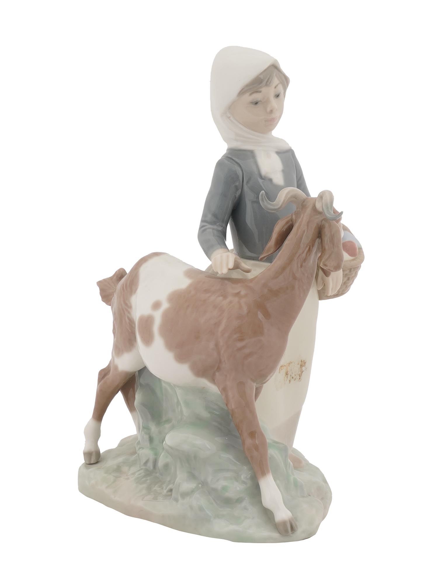 LLADRO SPANISH PORCELAIN FIGURINE GIRL WITH GOAT PIC-0